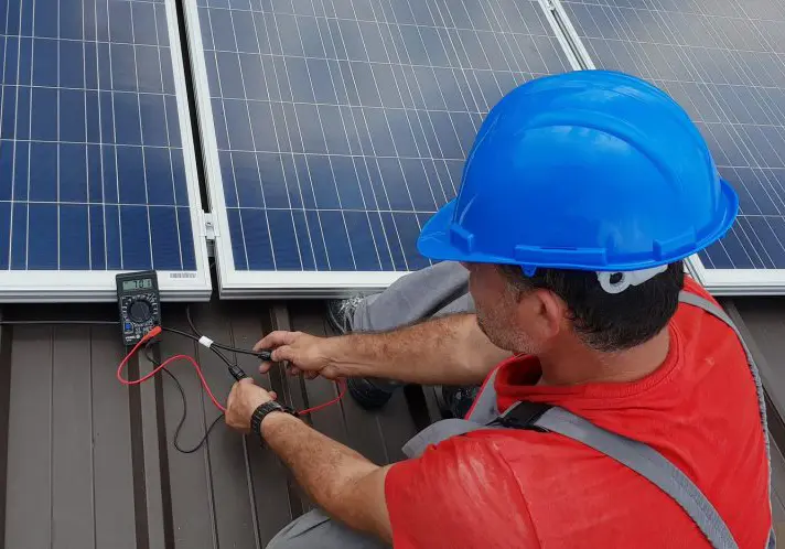 Graph of voltage drop on a defective solar panel