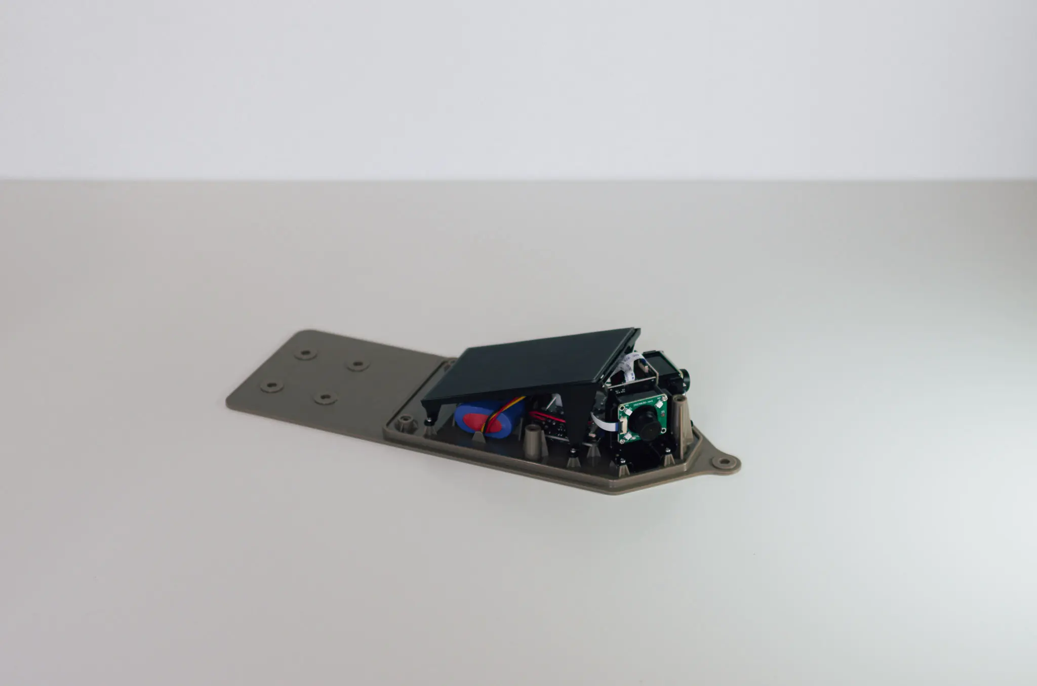 Solar-powered waterproof roof camera built on the Tokay Lite platform